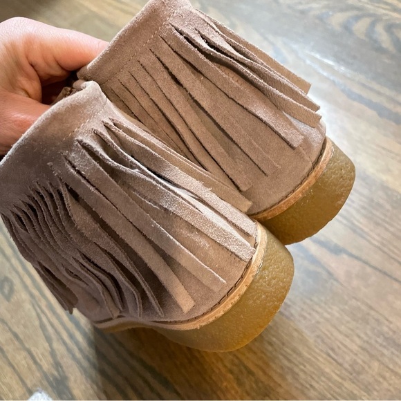 KATE SPADE BITSY SUEDE FRINGE ANKLE BOOTS Size 9.5 - Picture 10 of 13